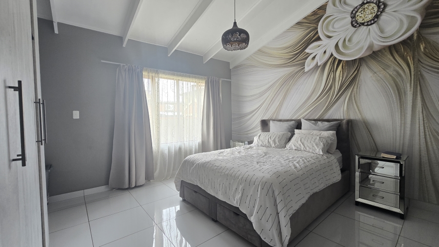 4 Bedroom Property for Sale in Waterval East North West